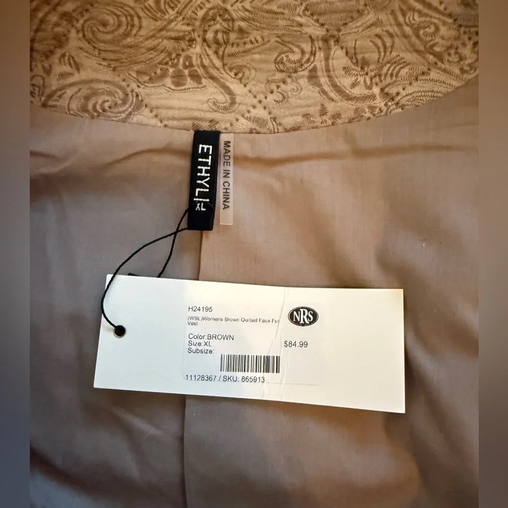 Cream Textured Vest with Faux Fur Trim – Boutique Style - Picture 2 of 6